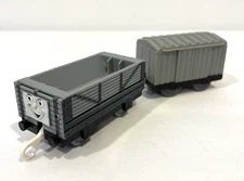 THOMAS & FRIENDS TRACKMASTER TRAIN 3D FLIP TOP TROUBLESOME CART W/ CARGO HIT TOY