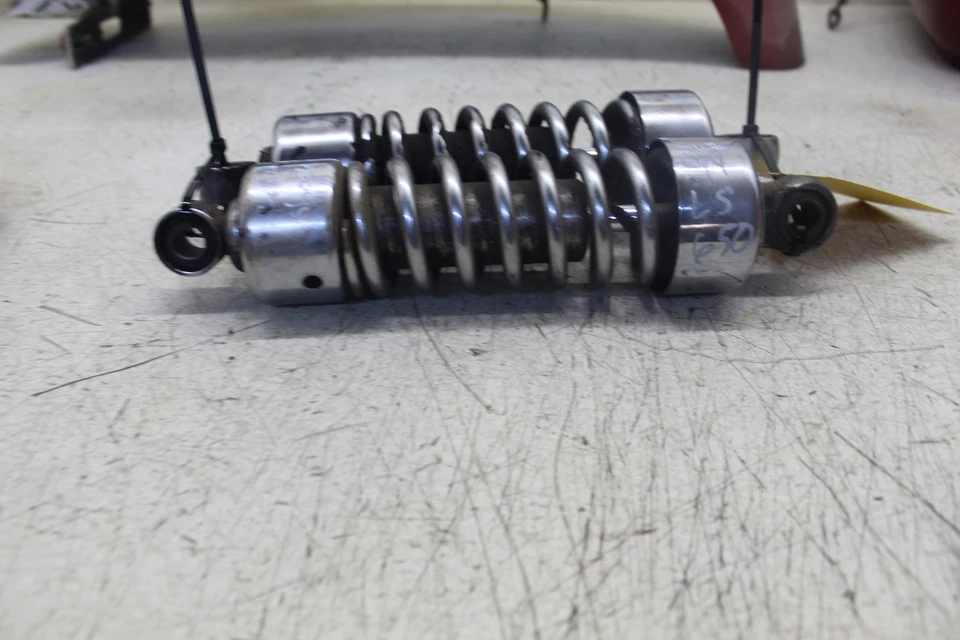 Amortiguador trasero Suzuki Savage 650 1998 cromado C11D Foto 2 de 4