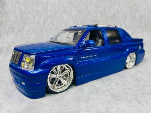 ๐บ๐ธ๐บ๐ธJada Dub City 1:18 Scale Blue 2002 Cadillac Escalade EXT ๐บ๐ธ๐บ๐ธ