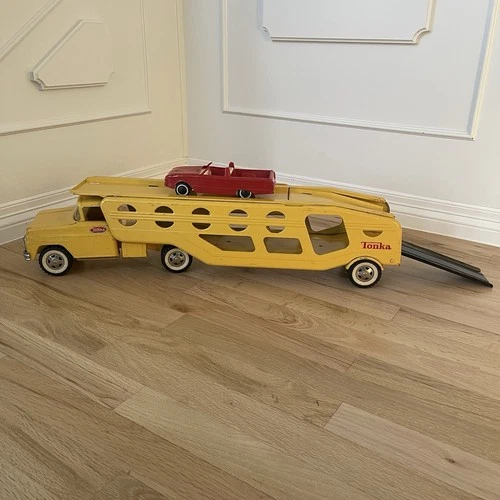 Vintage 1960’s Tonka Car Carrier Hauler #840 with 1 car