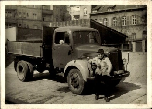 Photo man with a truck, GLA H 533 - 4271356