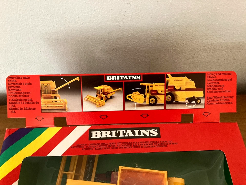 Britains 1:32 Scale New Holland TR85 Combine Harvester # 9575 New in Box - Image 4 of 4