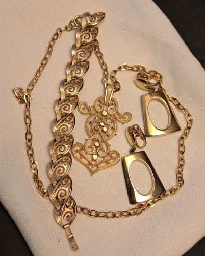 Vintage Crown Trifari Gold Tone Costume Jewelry Lot Necklace Bracelet Earrings