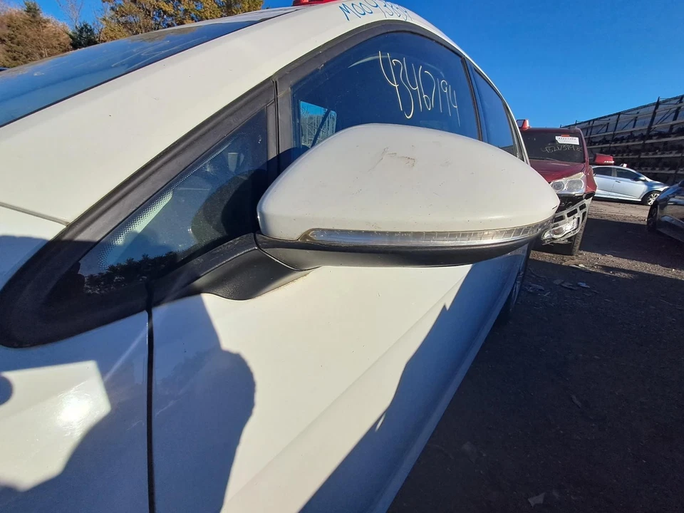 Conjunto de luz trasera izquierda usado se adapta a: Volkswagen Golf Htbk 2015 base cuarto montaje Foto 4 de 4