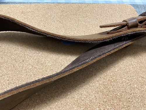Rifle sling in wide heavy duty leather requires loops for silent carry. - Picture 2 of 3