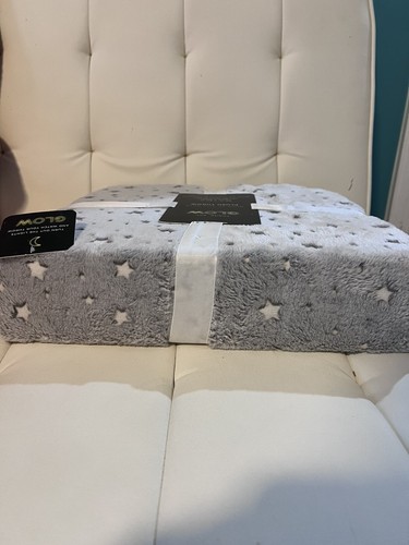 Gray Glow In The Dark Fleece Throw Blanket 50” X 60” Plush Kids Unopened - Picture 3 of 3