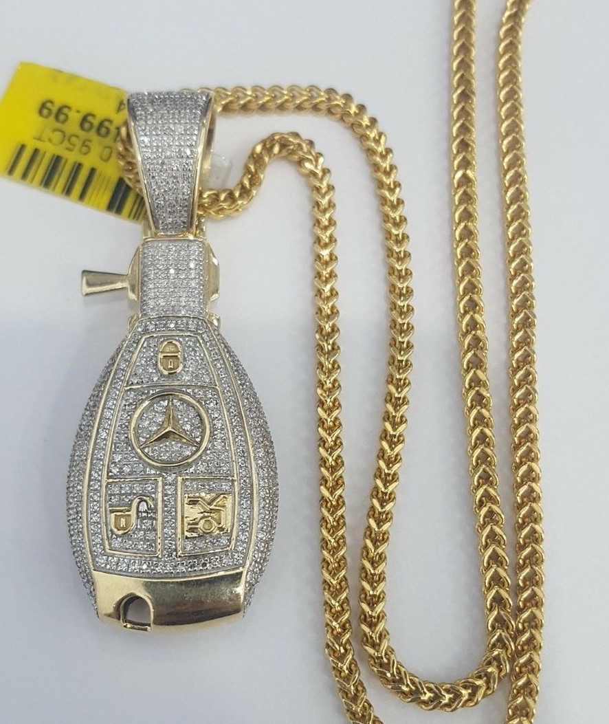 Ciondolo Uomo Mercedes Benz Con Diamante Simulato 4Ct - Placcato Oro Giallo 14K