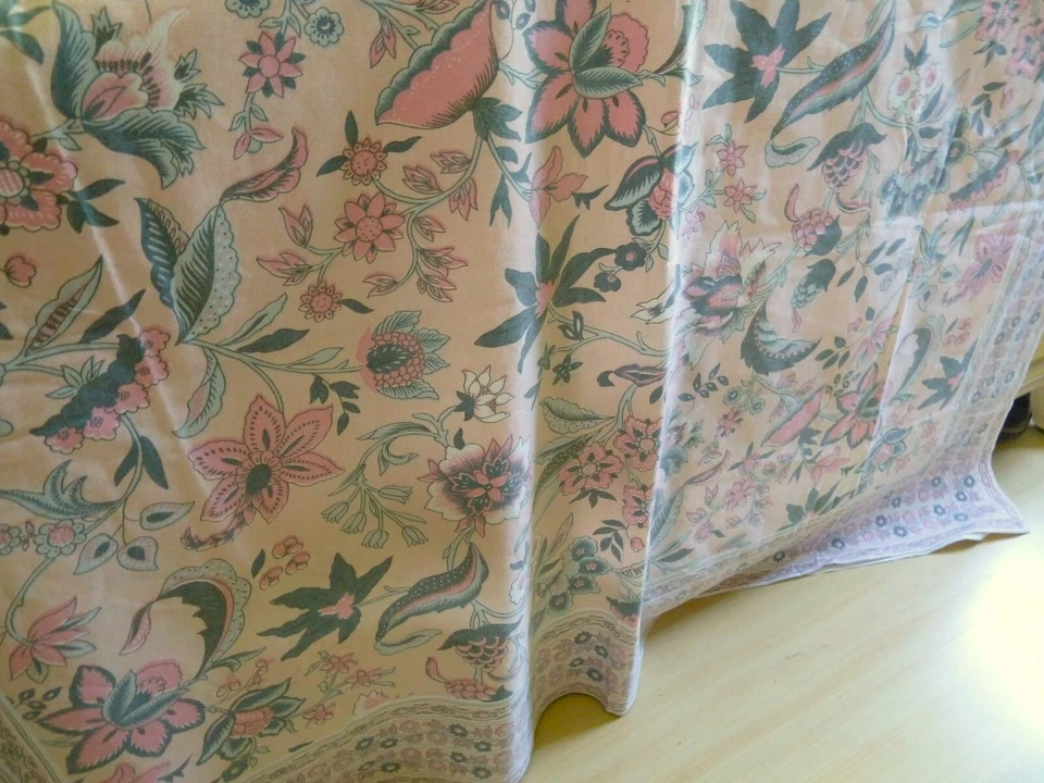 Ancienne nappe coton imprimée fleurs indienne tons rose 220/140cm - Photo 2/4