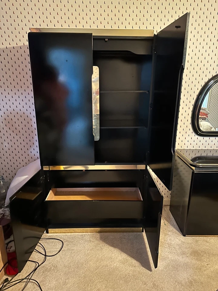 Vintage Post Modern Black Lacquer Bedroom Set - Image 4 of 4