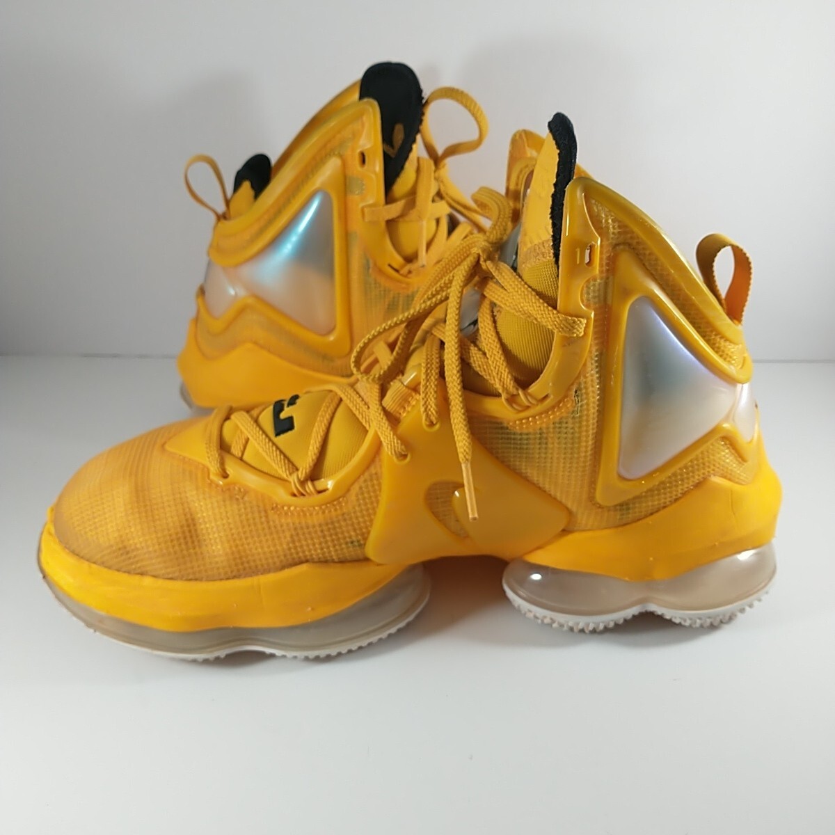 Nike Lebron CZ0203-700 19 Hard Hat Basketball Shoes University Gold Size 13 Nike Lebron 19  main image 3