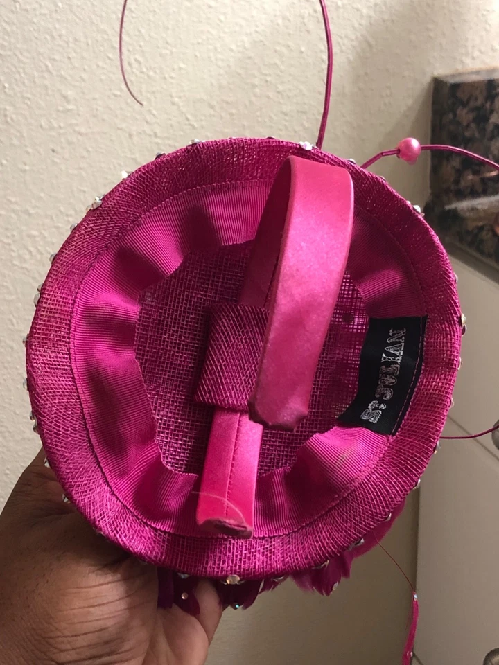 2 Combo Fascinator’s Personalizado en Rosa Caliente y Negro con Detalle de Diamantes de Imitación Foto 4 de 4