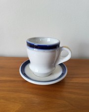 Ancienne Tasse Brulot en porcelaine épaisse blanche et bord bleu
