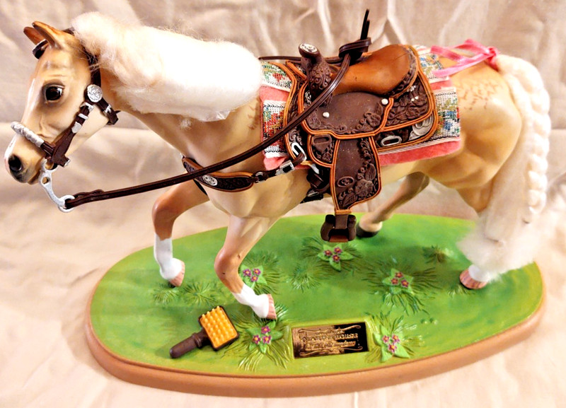 Vintage 1997 Grand Champion Empire Quarter Horse Figurine w/Brush Accessory