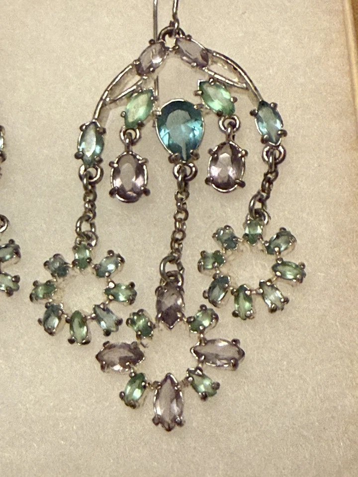 Pendientes Araña Cristal Lavanda Azul Cielo Verde Claro con Metal Tono Plata Foto 2 de 4