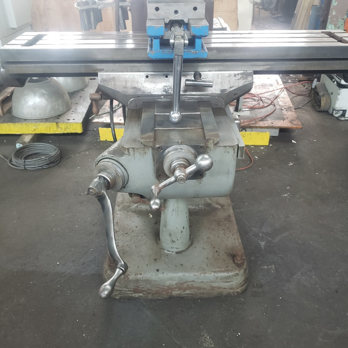 BRIDGEPORT 2HP MILLING MACHINE W/VISE eBay