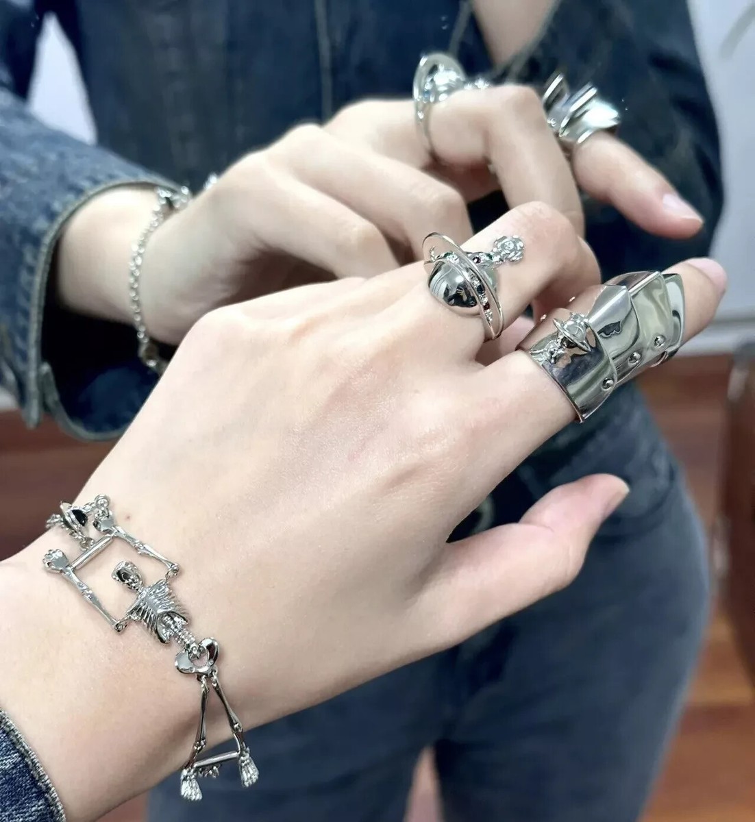 【Vivienne Westwood】Skeleton ブレスレット シルバー RARE Vivienne Westwood Skull Moveable Skeleton Bone bracelet