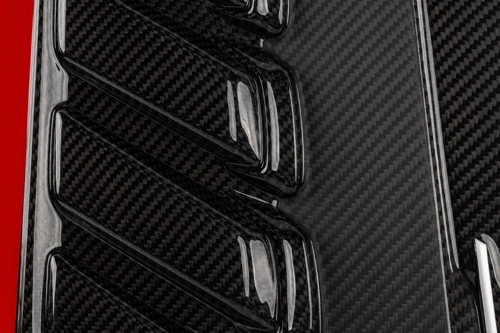 APR Twill Carbon Fiber Engine Cover For 2019-2024 Audi Q7/Q8/SQ7/SQ8/RSQ8 4.0T