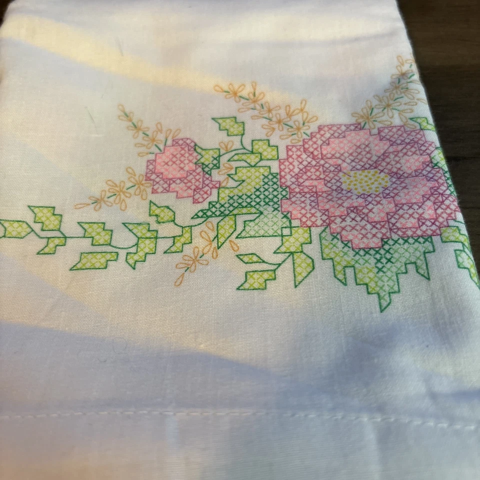 Vtg Bucilla Stamped Pillowcase Pair Pink Red Floral 20x30 Set Of 2 1998 No Floss - Image 2 of 4