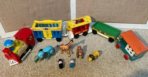 Vintage Fisher Price Circus Train 991 w/11 Pc. Cars and Little People/Animals