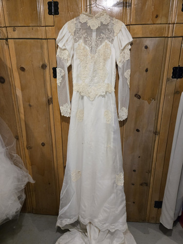 Vintage Lace Weddind Dress, Long Sleeve Long Train. *as Is See Pictures Size S?