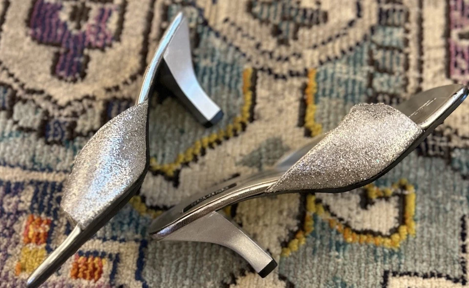 Sandalias de tacón vintage Y2K plateadas brillantes | Splash | Talla 7,5 | Mules Foto 2 de 4