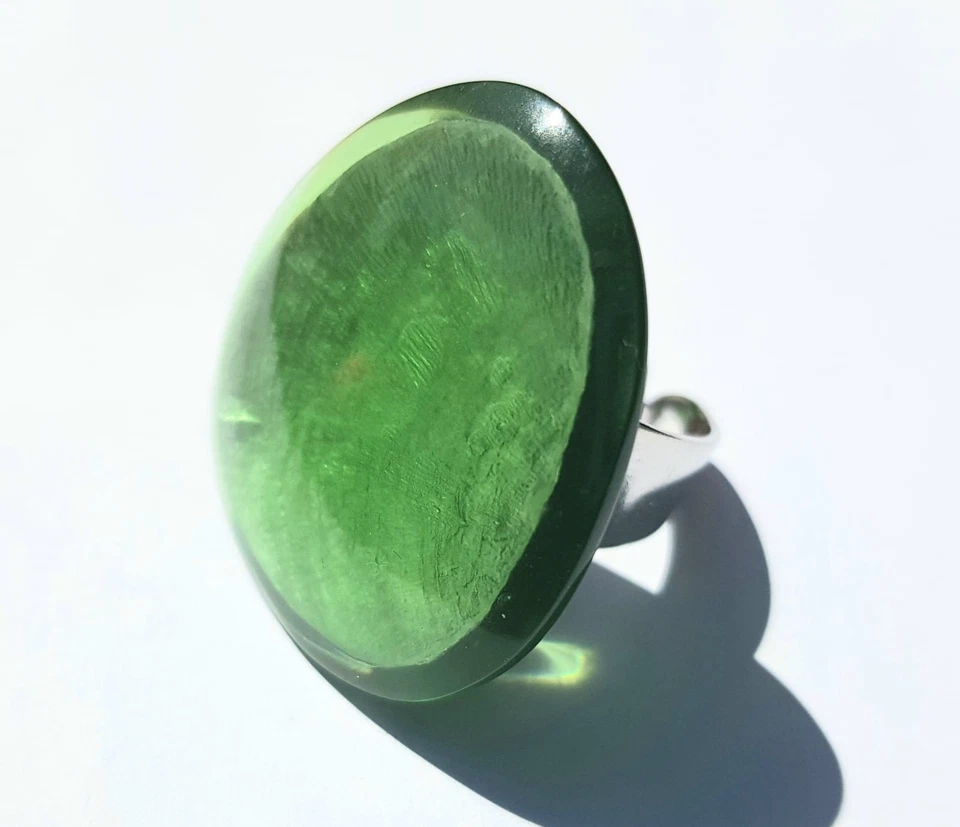 Toller Ring mit "Grün" Capiz Muschel in Harz Culture Mix - Bild 1 von 4