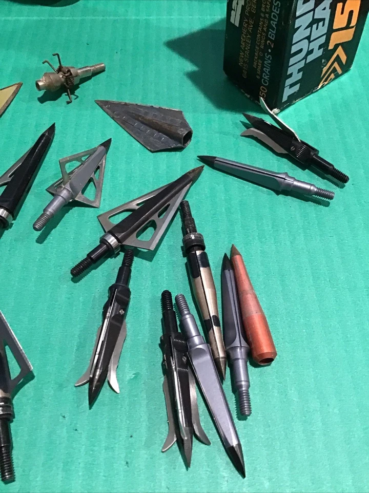 Lote de Varios Tiro con Arco Cabeza Ancha Thunderhead Bear más Accesorios Caja de Almacenamiento Foto 3 de 4