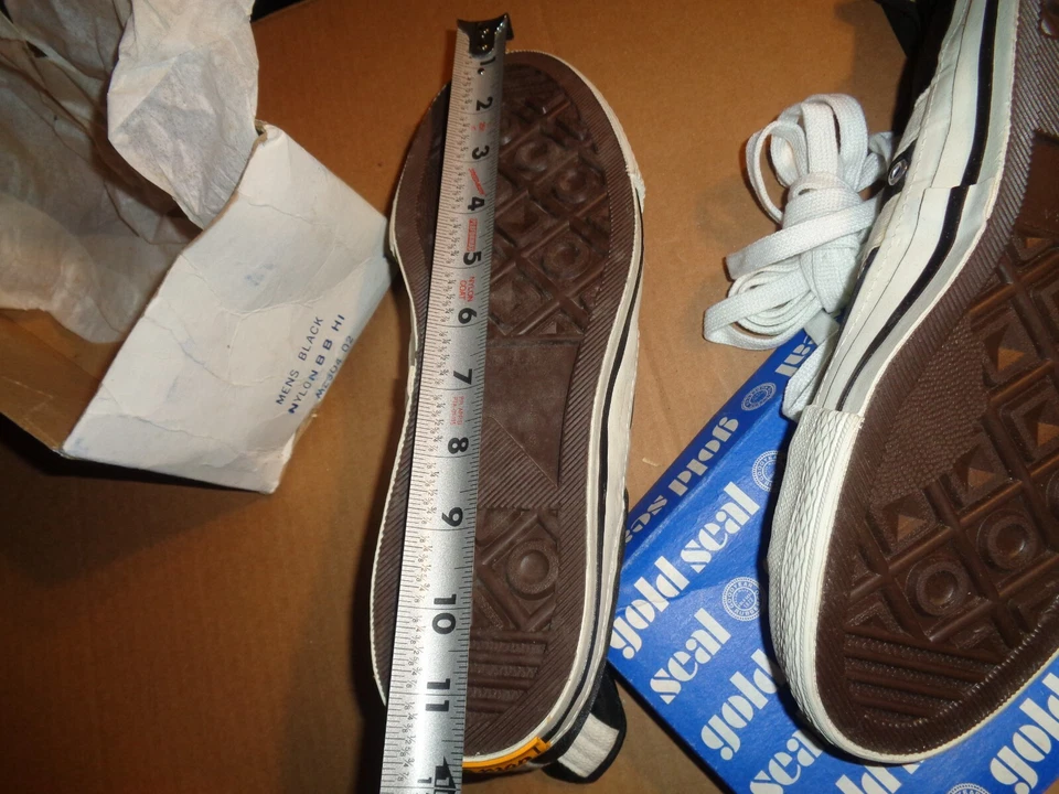 ZAPATOS DE TENIS ALTOS DE NAILON CON SELLO DORADO VINTAGE PARA HOMBRE TALLA 11 MODELO M2304 ¡GENIALES! Foto 4 de 4