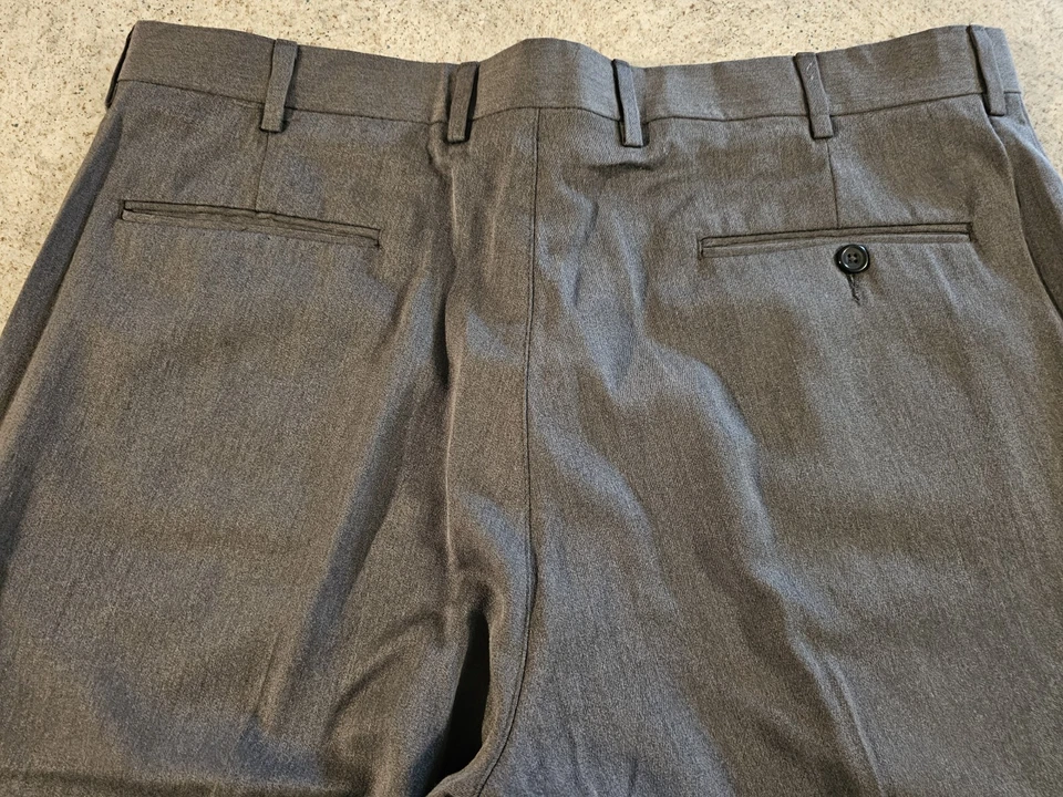 Pantalones de vestir Covington gris oscuro para hombre talla 38x29 Foto 2 de 4