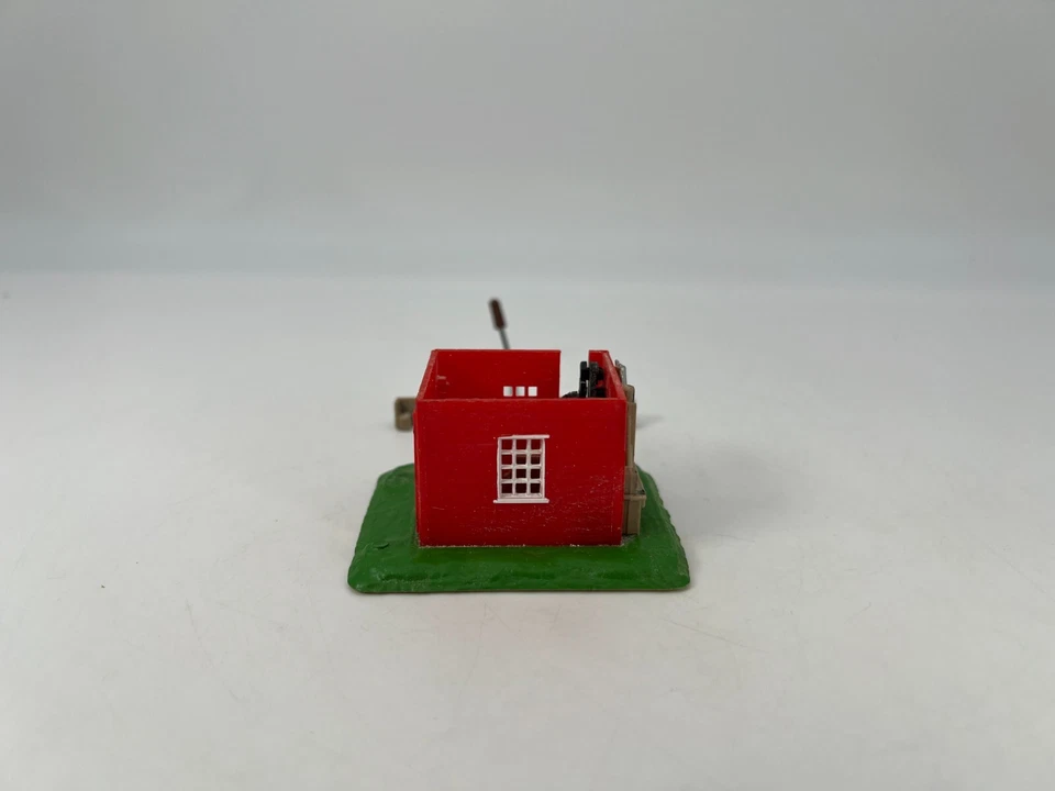 Life-Like #08704 HO Scale Bob's Dumping Station Red Shanty Building - Image 2 of 4