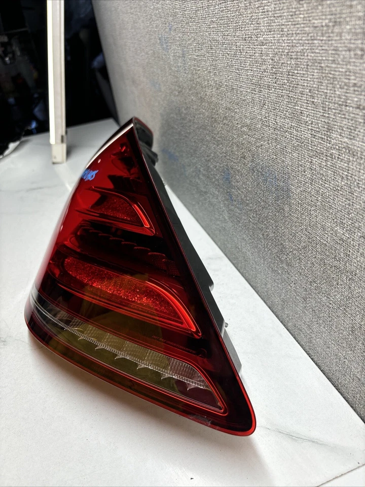 2018-2020 MERCEDES BENZ S550 S-CLASS LEFT SIDE TAIL LIGHT OEM - Image 4 of 4