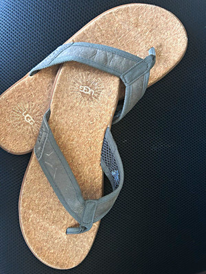 UGG Men s Gray/Tan Thong Slip-On Sandals Cork Footbed Logo Solid Size 11