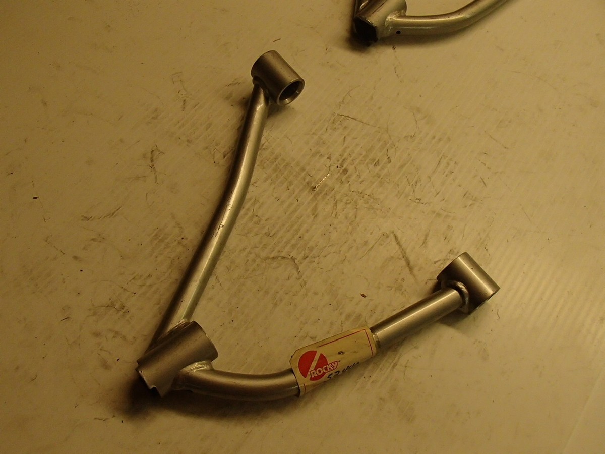 XXXXX SUZUKI NOS 522440-19A00 Lower Suspension 'A' Arm LT230