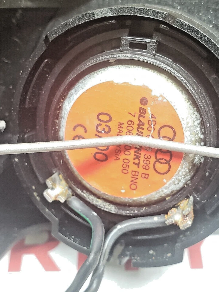 Manija de puerta interior trasera izquierda Audi A6 1998-2004 con altavoz tweeter OEM Foto 3 de 3