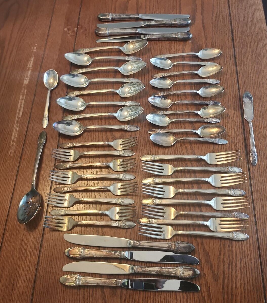 VTG 1847 Rogers Bros IS Silverware FIRST LOVE Silverplate VTG 1847 Rogers Bros IS Silverware FIRST LOVE Silverplate
