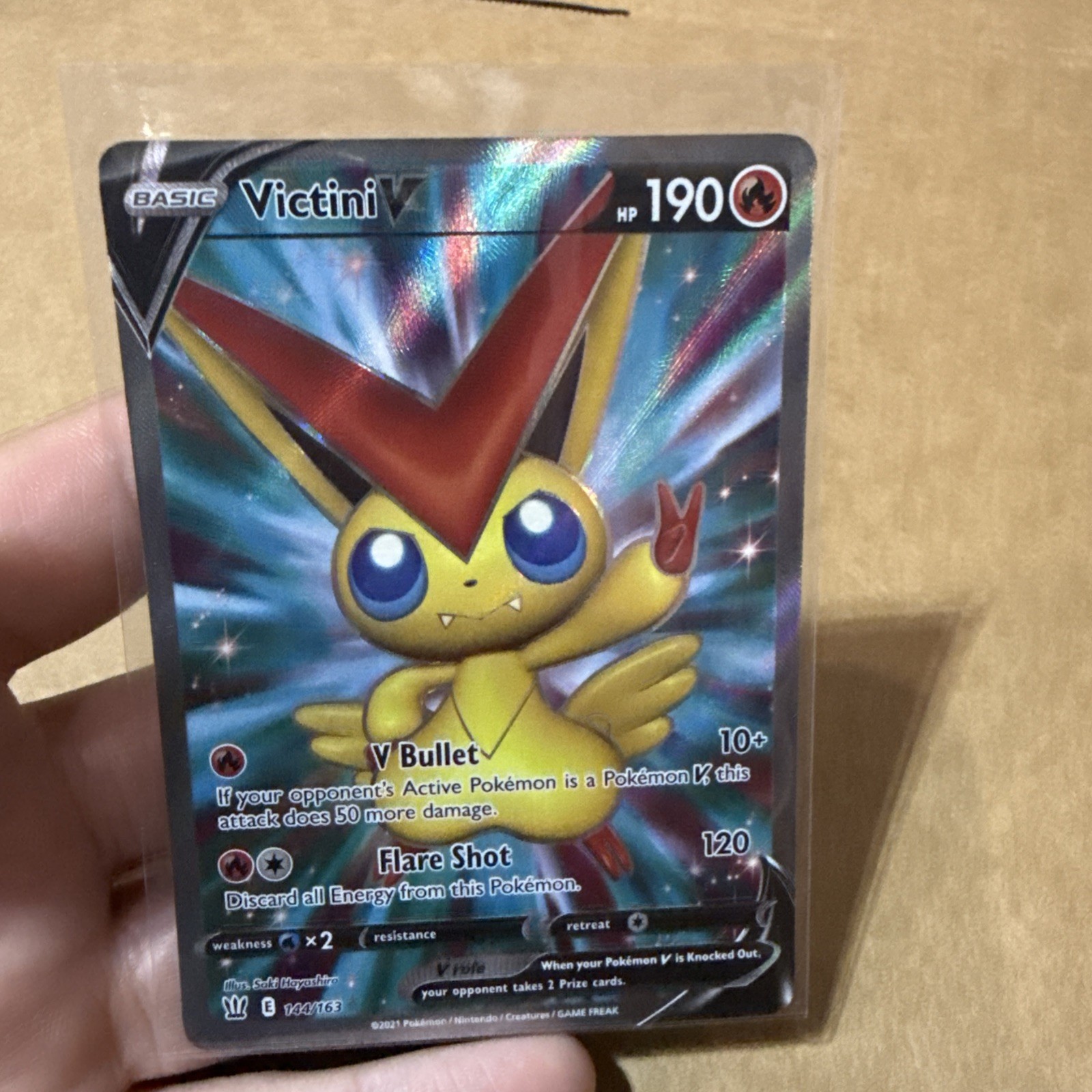 Victini V (Full Art) 144/163 Swsh05: Battle Styles Holo Sleeved