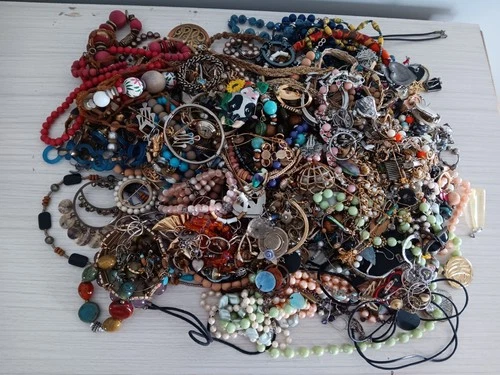 Vtg 7lb 90s-2010s Costume Jewelry Mixed Lot Necklaces Earrings Bracelets Broochs