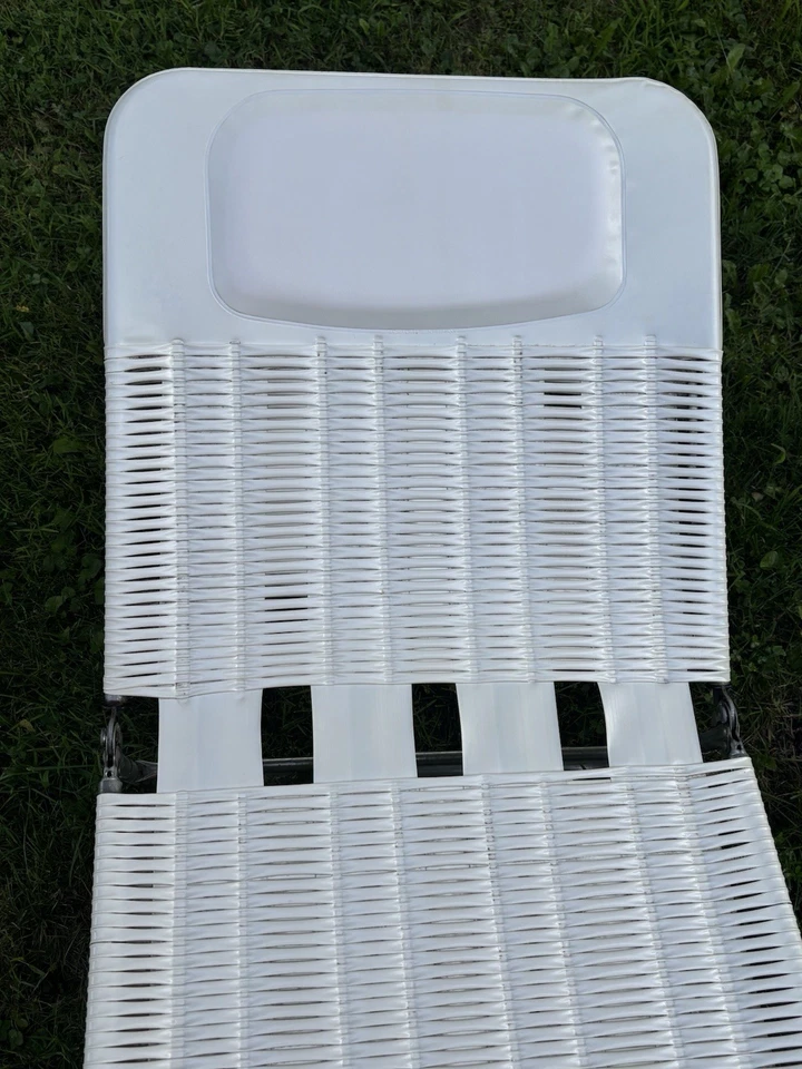 2 chaiselas de tubo de vinilo plegables Kurz de colección para salón de playa silla de césped utilería de película Foto 3 de 4