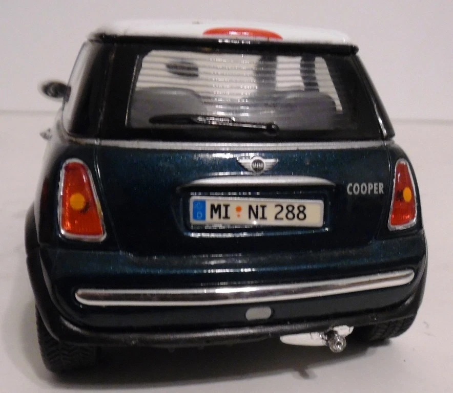 Diecast 2001 Mini Cooper 1/24 Pre-Owned - Image 4 of 4
