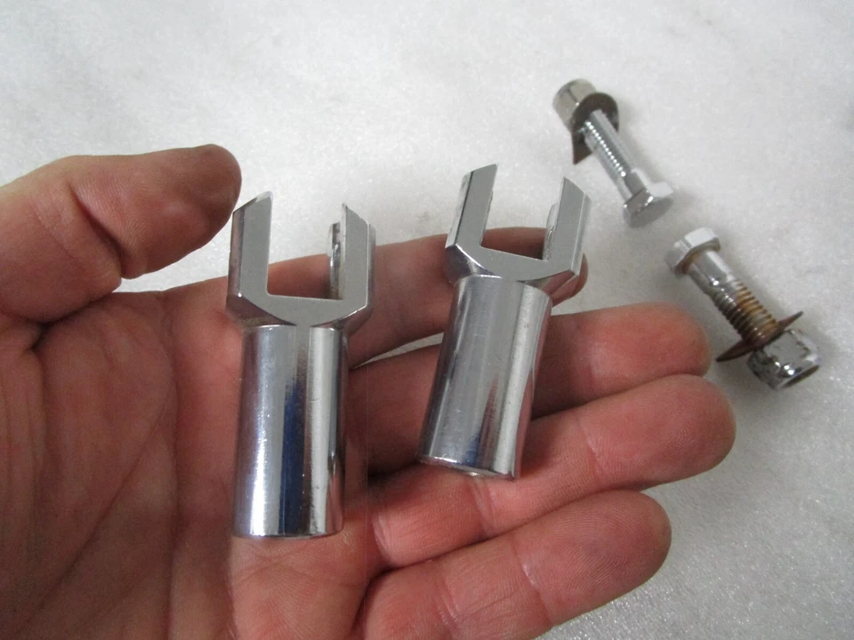 05-17 哈雷戴维森 FLSTC Heritage Softail 铬乘客脚钉支架 — 第 3/4 张图片