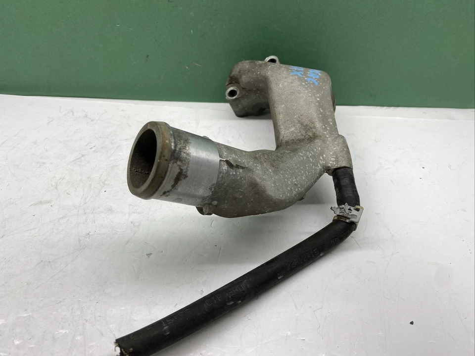 Cadillac SRX 2007 motor refrigerante salida de agua GM 12625268 Foto 3 de 4