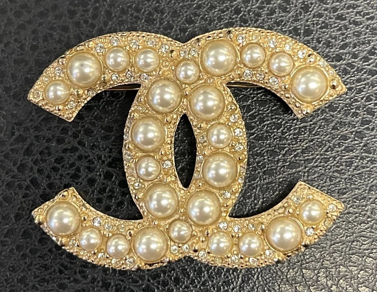 coco chanel pendant double c brooch cc