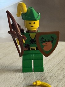LEGO Castle Forestman Cas123a Minifigure With Yellow Feather Shield - 6103