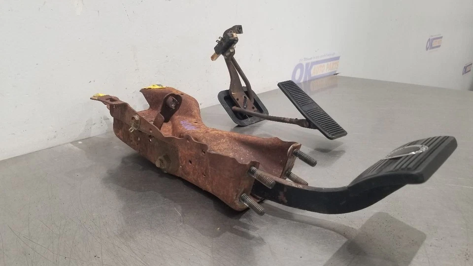 Buick Gran Sport GS 400 1969 gasolina y pedal de freno conjunto par Foto 3 de 4