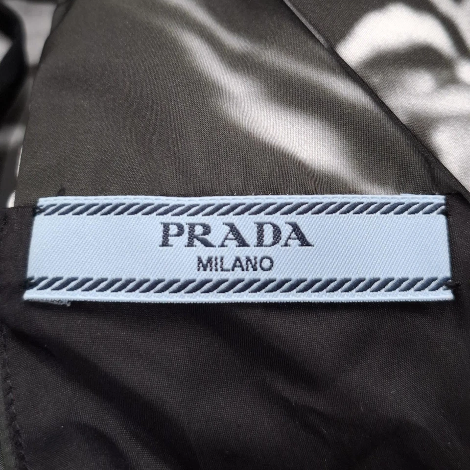 Vestido midi envolvente con estampado floral de Prada en poliéster blanco y negro Foto 3 de 3