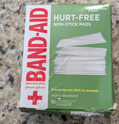 Band-Aid Large 3'' x 4'' Non Stick Pads - 10ct