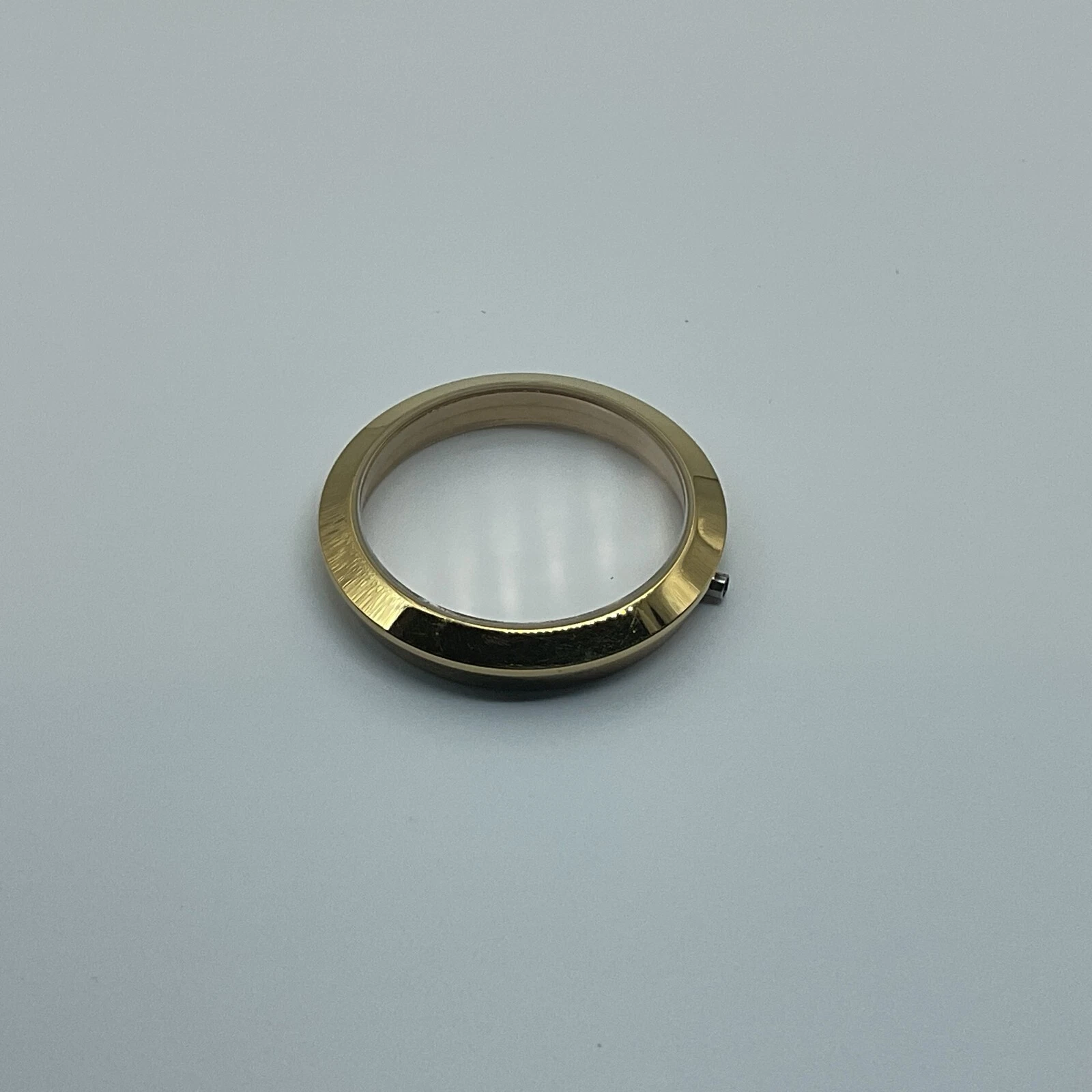 LUNETTE DE MONTRE NEUVE GUCCI 2200L plaqué or jaune