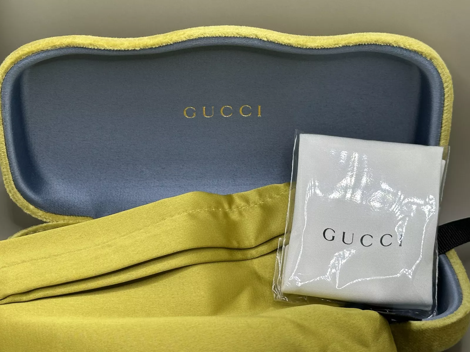 NEUF   Grand étui rigide/tissu/pochette pour lunettes de soleil/verres Gucci ; tous jamais utilisés !!!