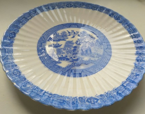Vintage Original willow pattern Blue White China 9.5" dinner plate unusual desig - Picture 3 of 12