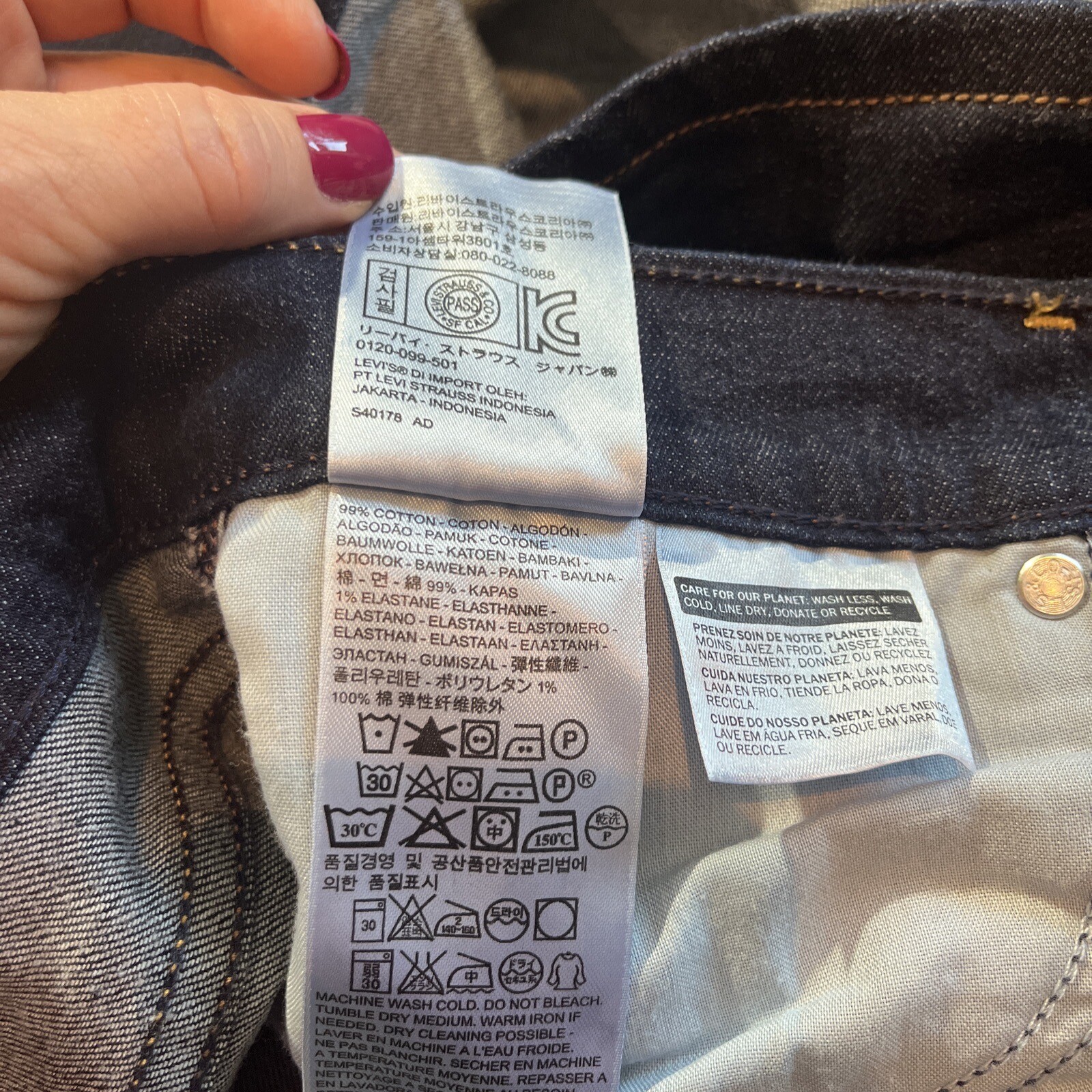 Womens Levi’s Shorts Size 14 Dark Wash Denim Waist 34 - View 7